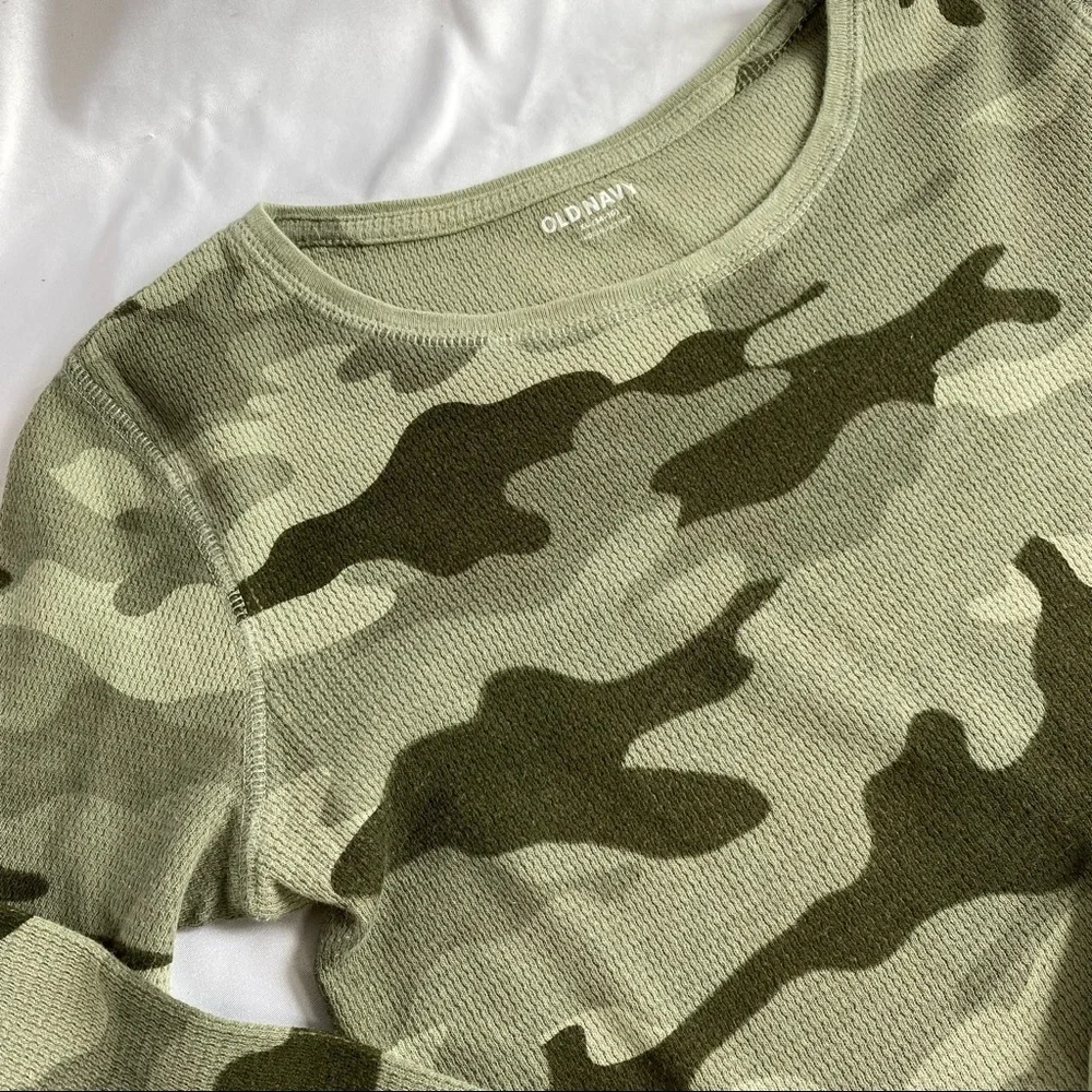 Old Navy Girl’s Camo Long Sleeve Thermal Top